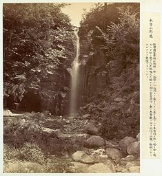 Cascade d’Ono de la région de Kiso<br><span class='yoxview_copyr'> © Musée Guimet, Paris, Distr. Rmn/ Image Guimet</span> Cascade d’Ono de la région de Kiso